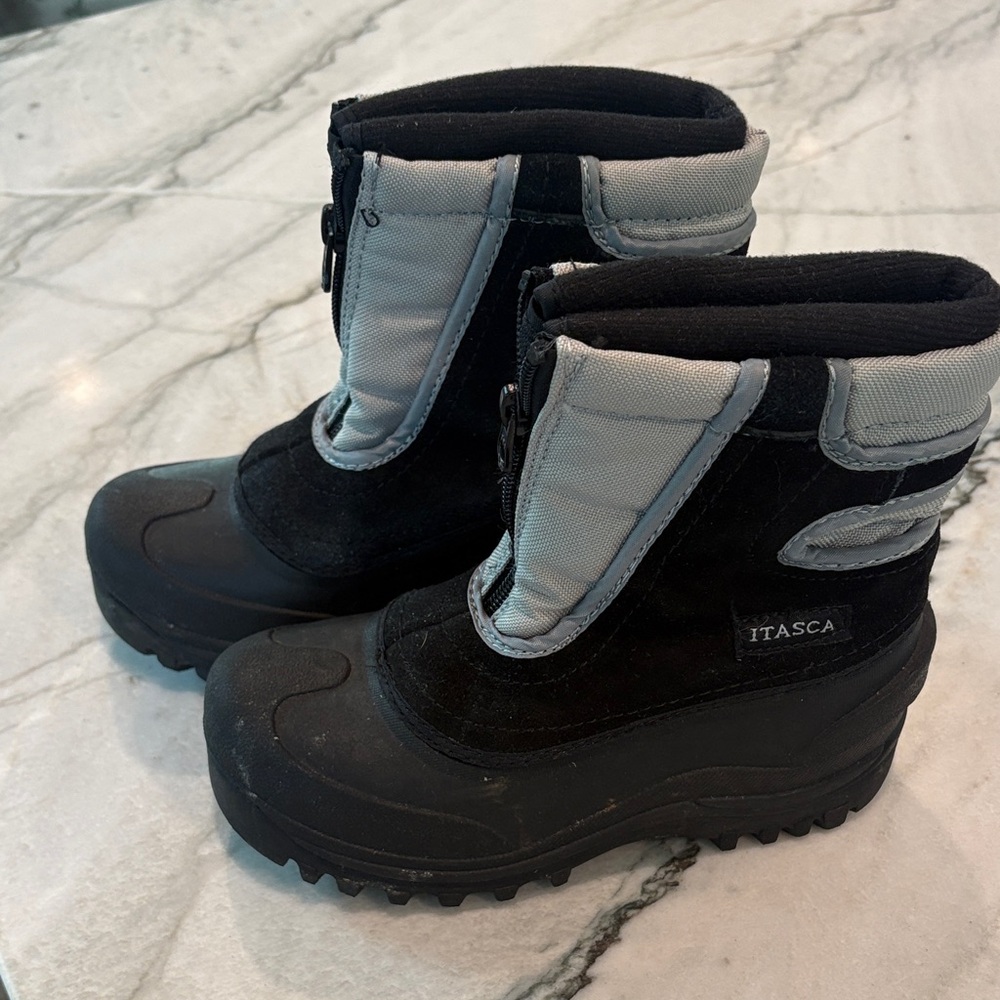 Itasca Kids Black Snow Boots and Snow Mittens